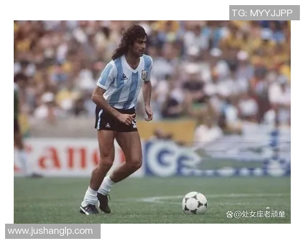 足球传奇肯佩斯的精彩瞬间与经典形象回顾