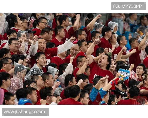 足球明星与中国球迷的深厚情谊展现出文化交流的无限魅力与可能性