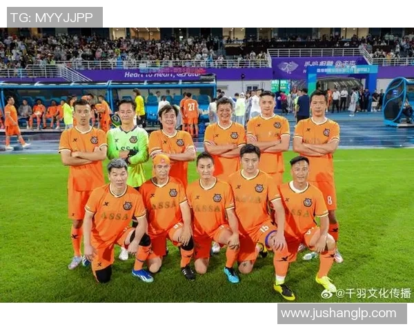 四位足球明星同框合影展现友谊与竞技精神的精彩瞬间